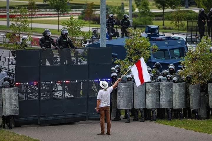 В Беларуси из-за картины возбуждено дело о "реабилитации нацизма" в отношении художника и организатора выставки