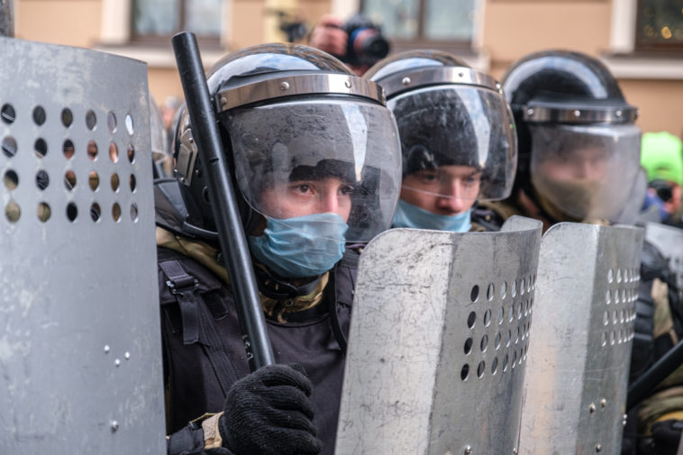В Кургане участника январских митингов забрали с пар для составления протокола