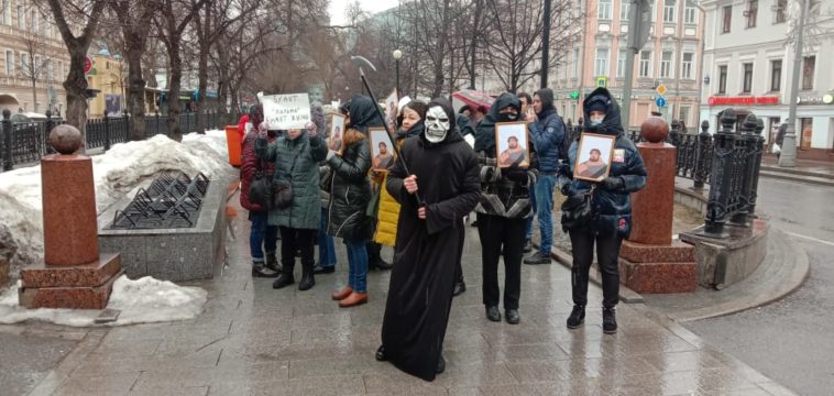 В Москве задержали участников акции &ldquo;за продление жизни мужчин&rdquo;