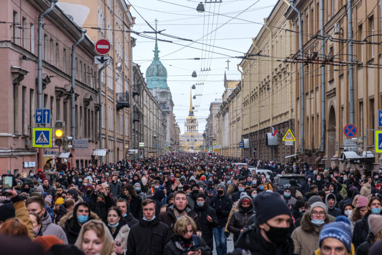 В Петербурге силовики пришли домой к активистке из-за акции 31 января