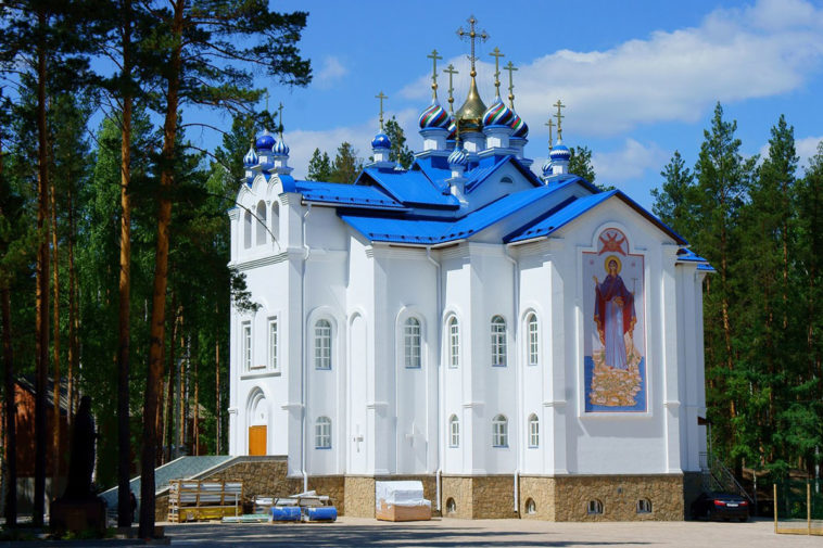 В Среднеуральском монастыре  задержали 15 человек
