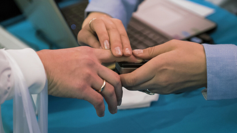 Власти введут &laquo;административные меры&raquo;, чтобы заставить россиян сдать биометрические данные