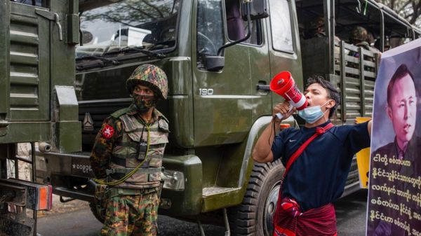 Дайджест: врач Навального у ворот тюрьмы и российские госорганизации не могут купить Zoom