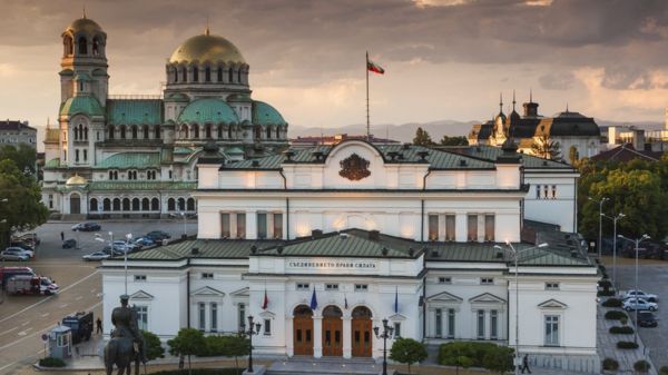 Болгария подозревает шестерых россиян в причастности к взрывам на складах оружия