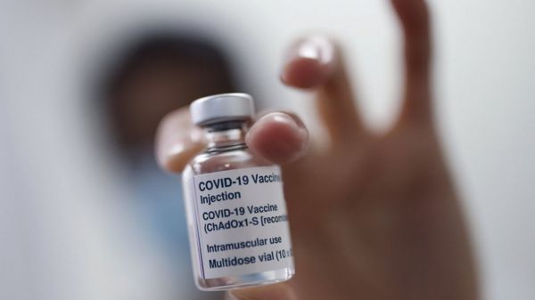 Прививки от коронавируса: в Британии семь человек умерли от тромбоза после вакцины AstraZeneca