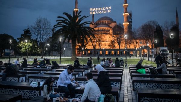 Коронавирус в Турции: власти пытаются сдержать новую волну и обещают жесткие меры