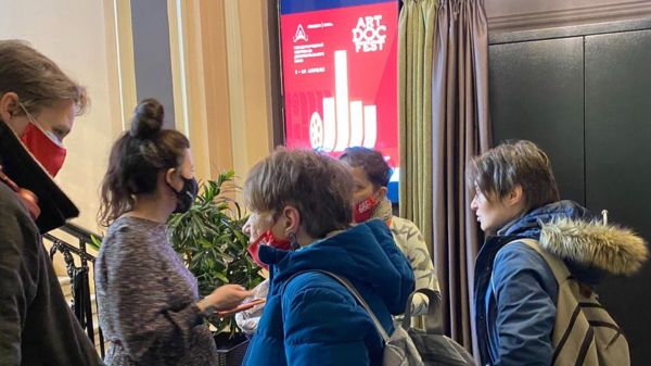 "Выглядит как политическая цензура". Фестиваль "Артдокфест" в Петербурге отменили уже на двух площадках