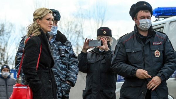 "Придем завтра, придем послезавтра". Как прошла акция врачей у колонии Навального