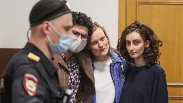 Дайджест: военные корабли США не пошли в Черное море, Соболь ждет приговора. Главное 15 апреля