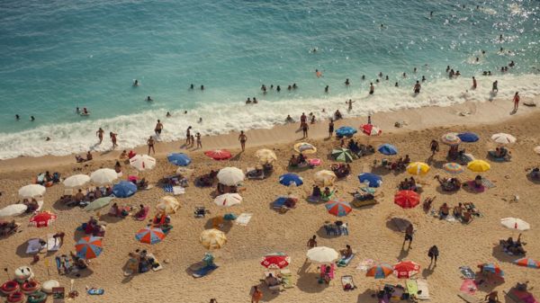 "Честно, в шоке все". Что делать туристам после закрытия перелетов в Турцию?