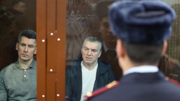 Дайджест: врач Навального у ворот тюрьмы и российские госорганизации не могут купить Zoom