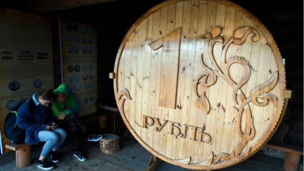 Доходы россиян продолжили падать. Данные опубликовали только после послания Путина