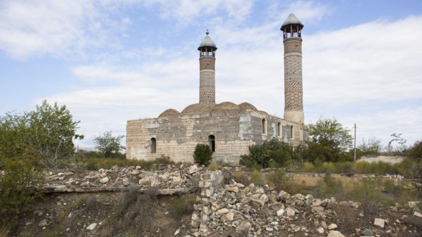Сможет ли Азербайджан вернуть своих беженцев в Карабах?