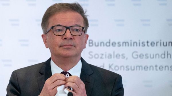 Коронавирус в мире: Британия привила самые уязвимые 60% раньше срока, вакцинацию Johnson & Johnson в США хотят остановить из-за тромбов