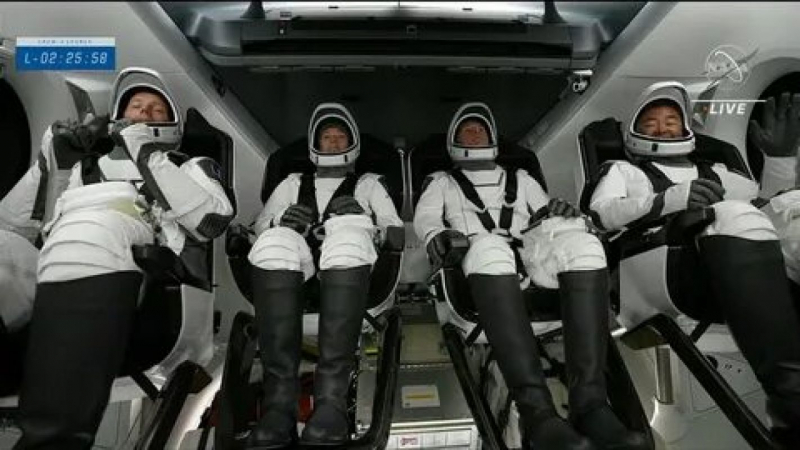Пилотируемый корабль ﻿Crew Dragon с четырьмя астронавтами на борту успешно стартовал к МКС