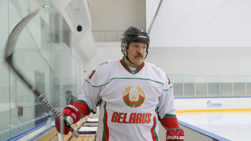 Белоруссия запретила всю продукцию Skoda и Nivea. Они отказались спонсировать ЧМ по хоккею в Минске