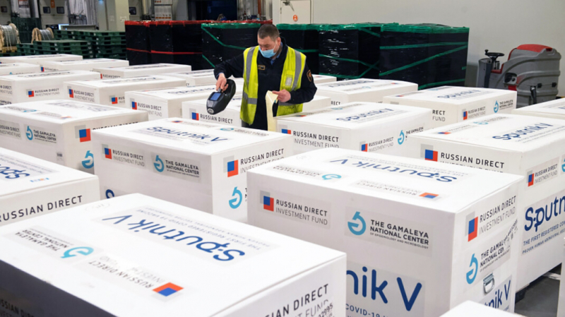 Бразильские власти запретили ввозить &laquo;Спутник V&raquo;. Создатели вакцины назвали решение политическим