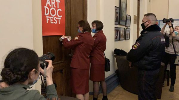 Дом кино наказали за &ldquo;Артдокфест&rdquo;. Роспотребнадзор выиграл суд в Петербурге