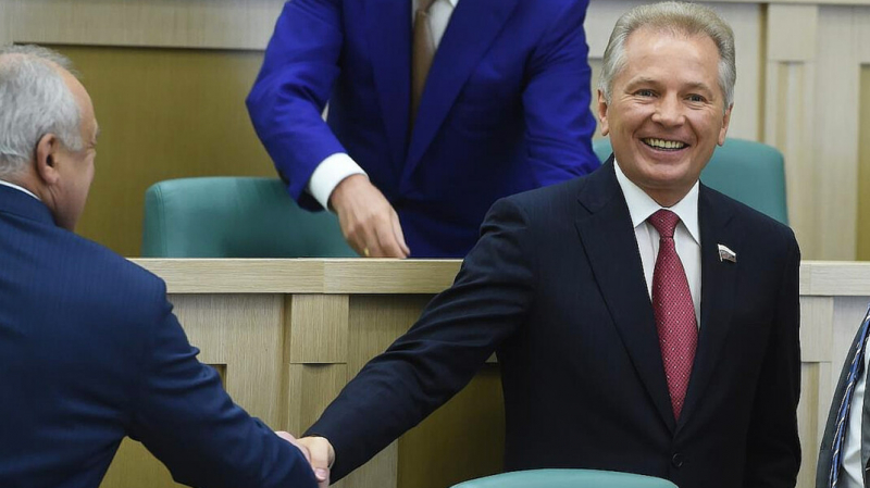 Чемпион по доходам в Совфеде стал богаче еще в полтора раза: его доход превысил 4 млрд рублей