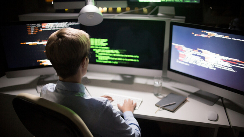 «Читать бред — занятие малоинтересное». Разведка назвала «словоблудием» обвинения США в кибератаках