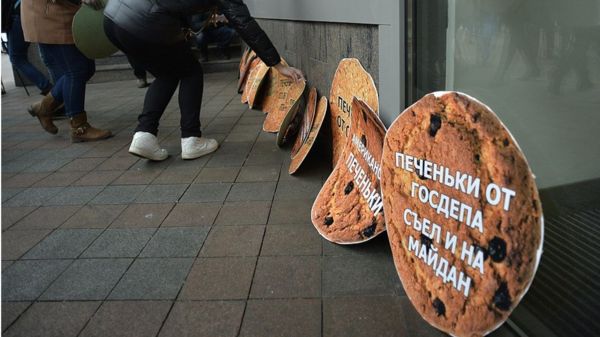 "Радио Свобода" и "Настоящее время" предложили части сотрудников уехать из России