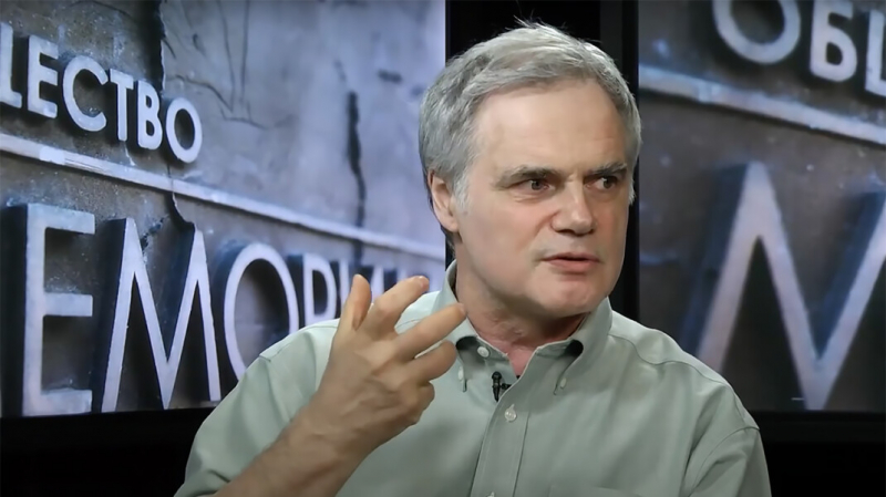 Десятки человек объявили &laquo;голодовку солидарности&raquo; с Навальным. Её начал московский учёный