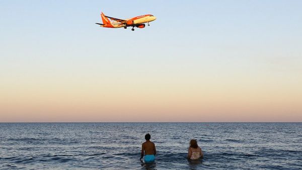 Коронавирус в мире: в Индии умерших жгут на парковках, Pfizer обещает таблетки от Covid-19 к концу года