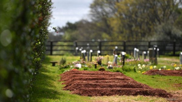 Коронавирус в мире: Британия привила самые уязвимые 60% раньше срока, вакцинацию Johnson & Johnson в США хотят остановить из-за тромбов