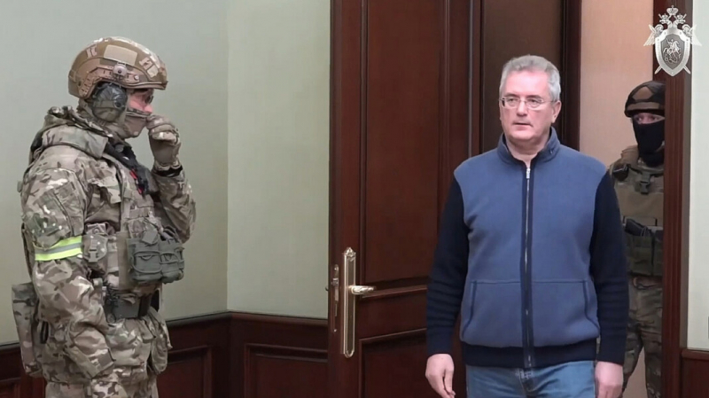 Эксперты указали на предвыборные риски для «Единой России» из-за атаки силовиков на губернаторский корпус