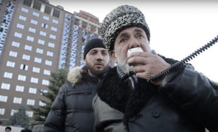 Еще один фильм о Чечне снят с показа на "Артдокфесте". Картине не дали прокатное удостоверение