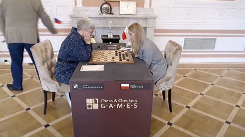 «Это, конечно, возмутительно». Российский флаг убрали со стола во время финала чемпионата мира по шашкам