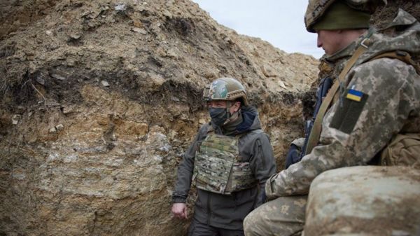 Зеленский в окопе в Донбассе. Козак говорит о пиар-акции Киева