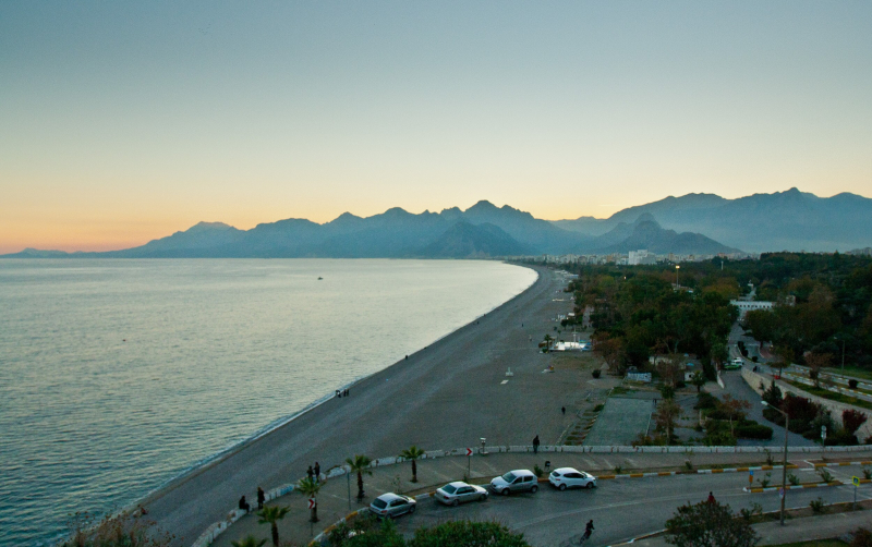 "Геополитические понты Путина". Как россияне восприняли отмену авиасообщения с Турцией