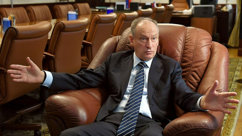 Глава Совбеза обвинил США в создании биологического оружия у границ России