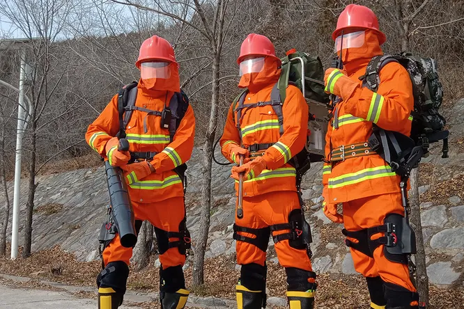 Китайские пожарные получат экзоскелеты, которые сделают их сильнее