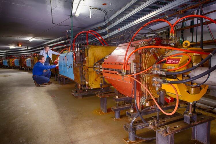 Колебание крошечной частицы нарушает известные законы физики