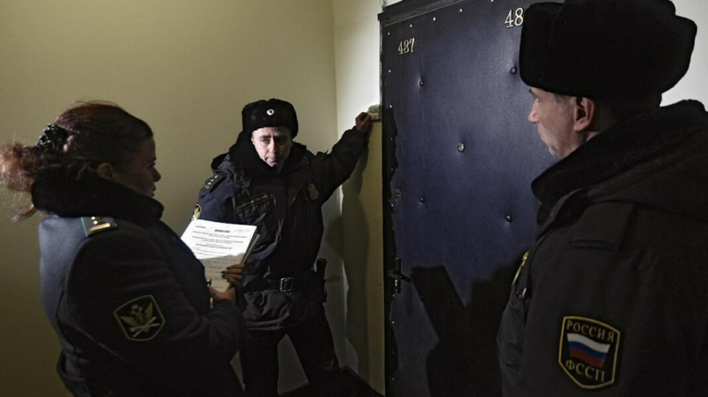 Конституционный суд разрешил приставам изымать единственное жильё у должников