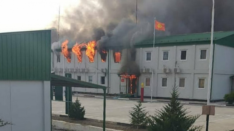 На границе Киргизии и Таджикистана произошла перестрелка. Пострадали десятки человек