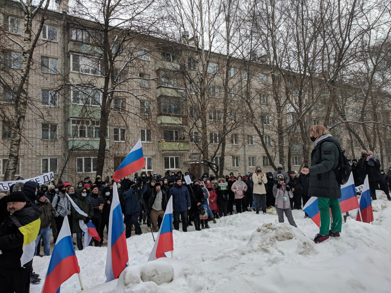 "Нам уголовники не нужны, лучше напиши по собственному желанию". Подростков исключают из школ после участия в протестах