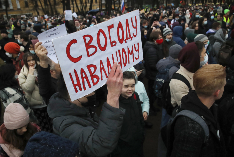 "Навальный голодает, чтобы спасти свою жизнь". Ольга Романова &ndash; о влиянии протестов на судьбу политзаключенных 