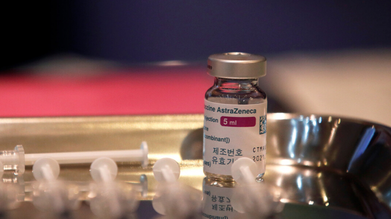 Один из руководителей европейского регулятора заявил о связи между вакциной AstraZeneca и тромбами