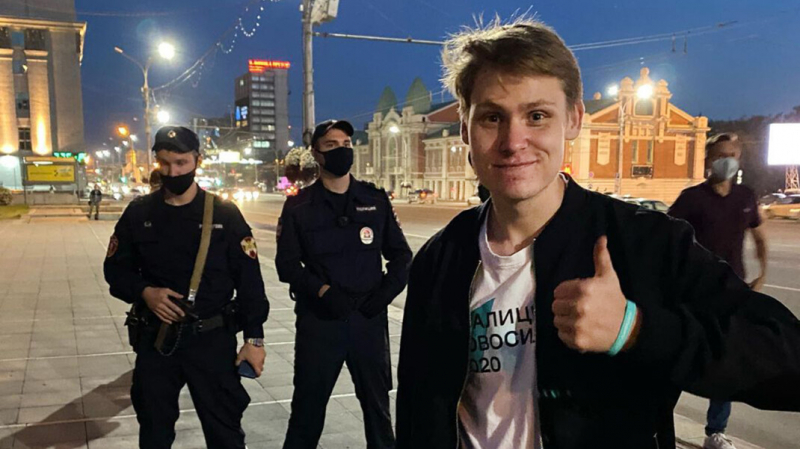 Полиция искала наркотики у сотрудника штаба Навального в Мурманске. Штаб считает это давлением перед выборами
