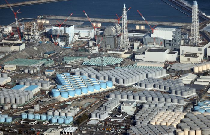 Правительство Японии разрешило сбросить воду с АЭС "Фукусима" в океан