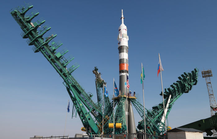 Ракета с пилотируемым кораблем "Союз МС-18" стартует с Байконура