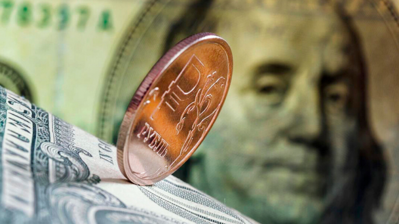 Рубль укрепился после слов Шойгу об отводе войск от границы с Украиной