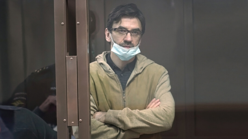 «Силу не применяли». ФСИН — на обвинения экс-министра Абызова о насильной доставке на заседание суда