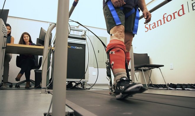 В Стэнфорде разработали экзобутсы, которые вернут пожилым людям былую мобильность
