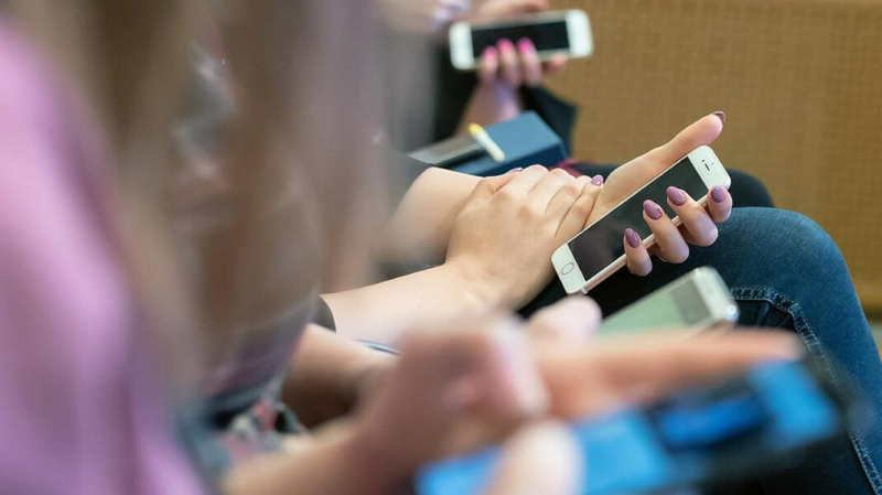 «ВКонтакте» заблокировала группу депутатов за сбор денег на листовки об акции за Навального