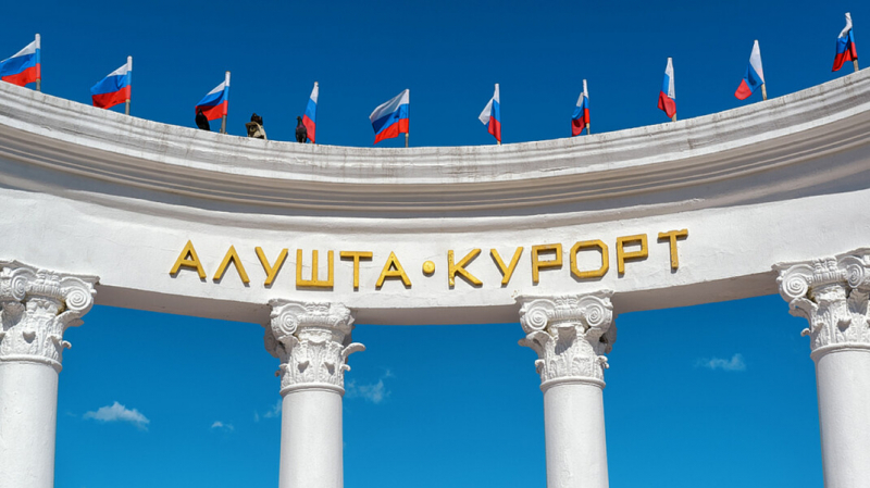 Жителям Алушты в Крыму сократят время подачи воды ради туристов в санаториях