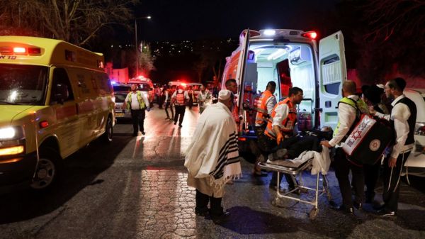 При обрушении трибуны синагоги в израильском поселении погибли два человека